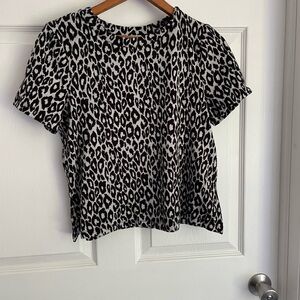 Chic Black and White Leopard Print Women's Tee